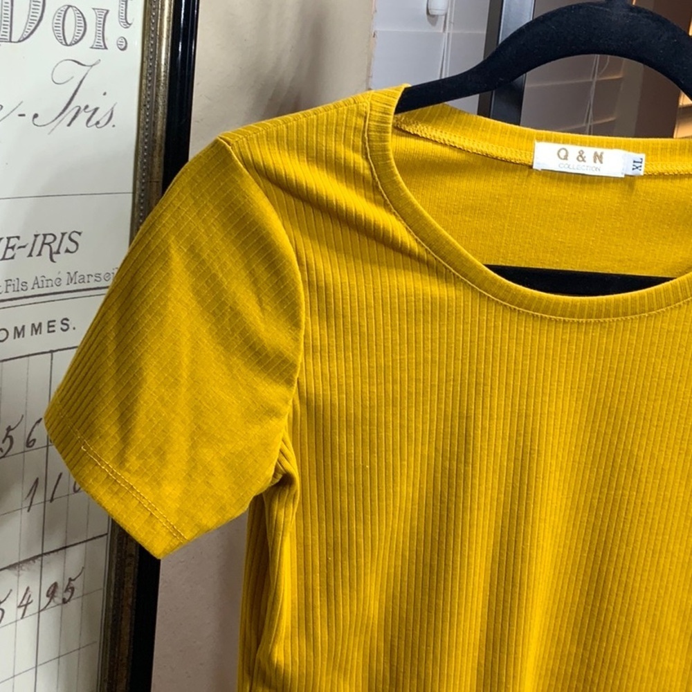 Q&N Women's Yellow Short Sleeve Blouse - Picture 4 of 9
